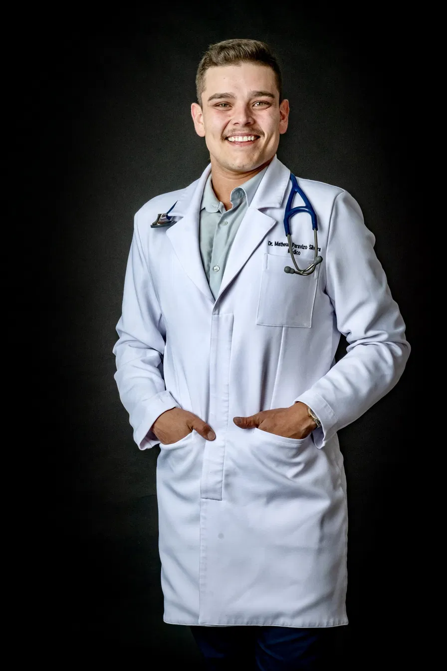 Dr. Matheus Paravizo Silveira